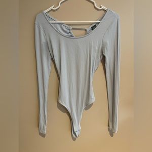 🌸5 FOR 25🌸. Long sleeve, key hole body suit.